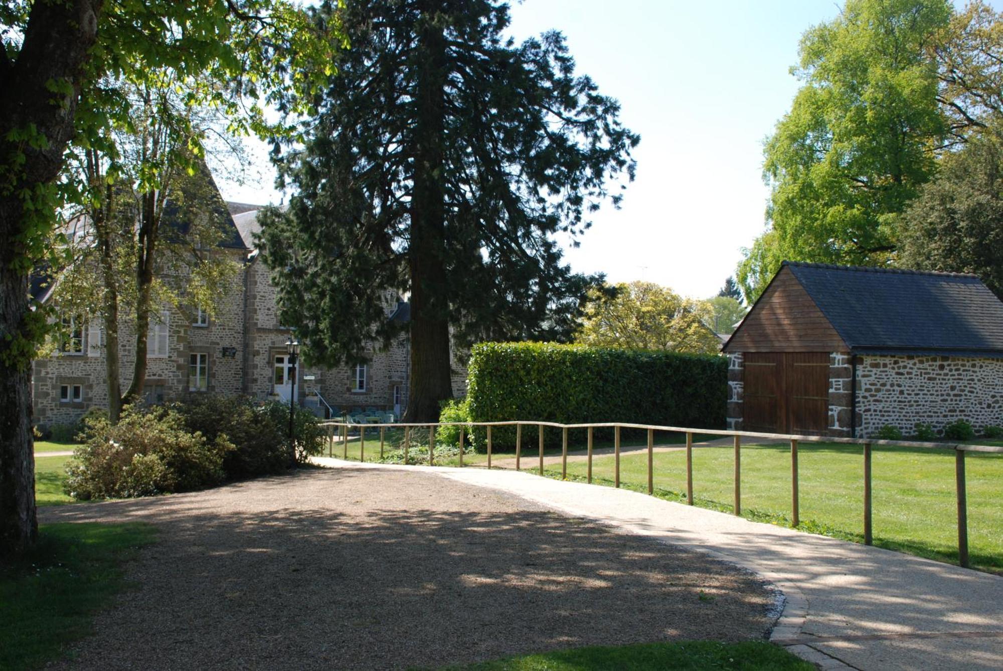 Chateau Du Bourg Saint-Denis-de-Gastines Exteriér fotografie