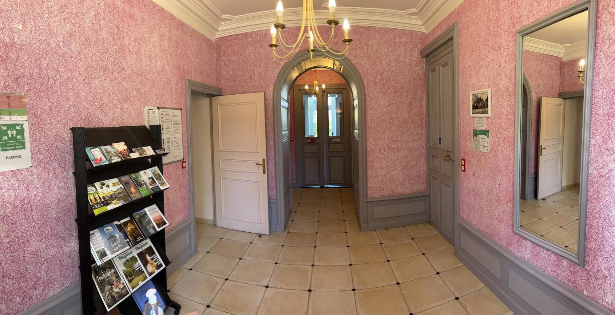 Chateau Du Bourg Saint-Denis-de-Gastines Exteriér fotografie